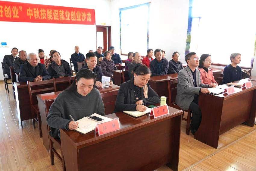 标题:省委讲师团、kaiyun登录中国入口登录赴华容区开展“大思政课”“百马行动”观摩宣讲活动.docx