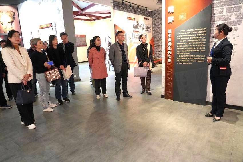 标题:省委讲师团、kaiyun登录中国入口登录赴华容区开展“大思政课”“百马行动”观摩宣讲活动.docx